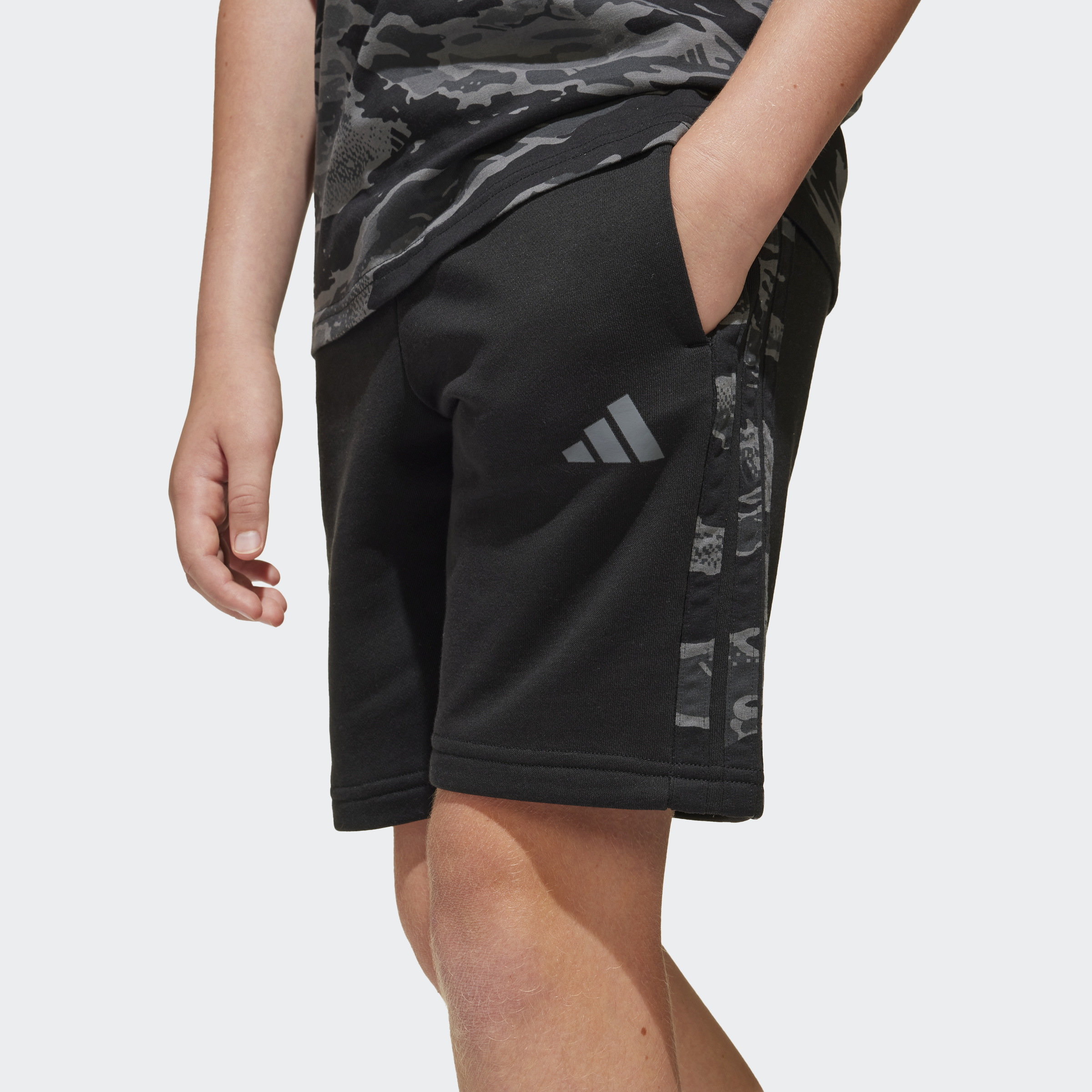 JC7498_6_APPAREL_On Model_Detail View 1_grey