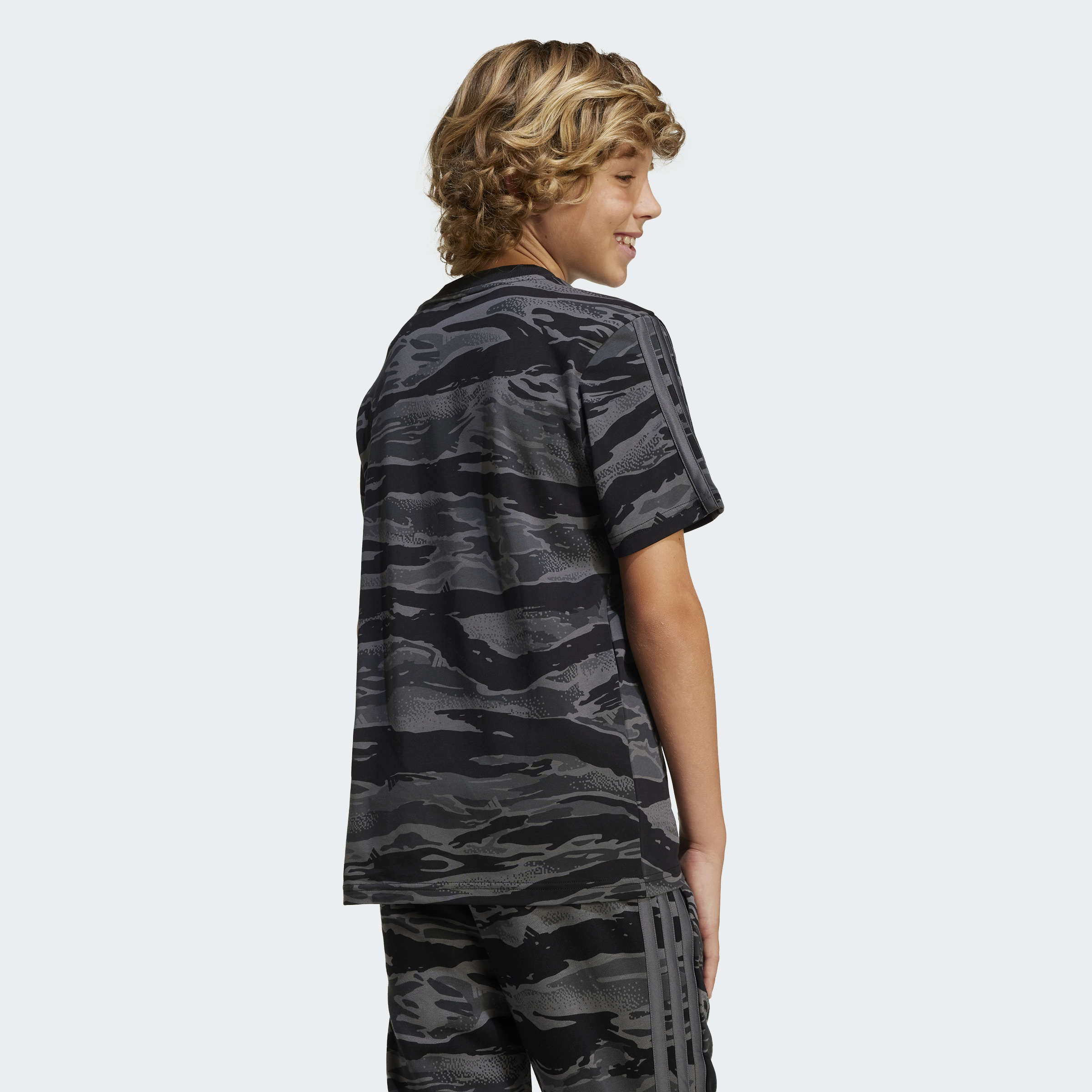 JC8527_4_APPAREL_On Model_Back View_grey